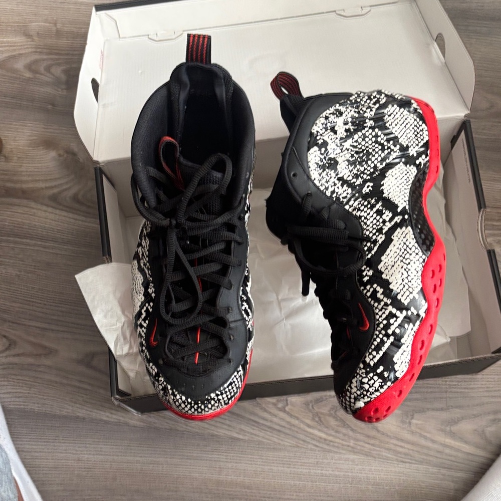 Nike Black and Red Patterned Sneakers